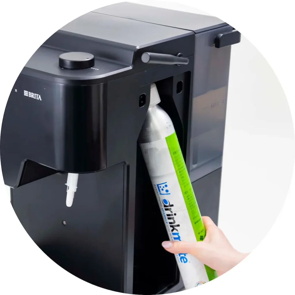 ワンタッチでガスシリンダーが装着可能