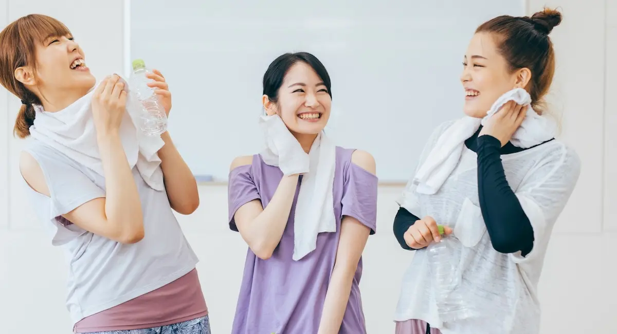 汗をかく女性